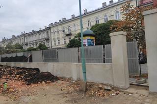 Remont frontowej elewacji budynku Miejskiej Biblioteki Publicznej przy ul. Piłsudskiego zbliża się ku końcowi