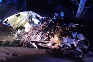 BMW rozpadło się na pół pod Pabianicami. Kierowcy nic się nie stało