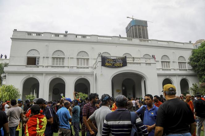 Manifestanci wdarli się do siedziby prezydenta Gotabayi Rajapaksy