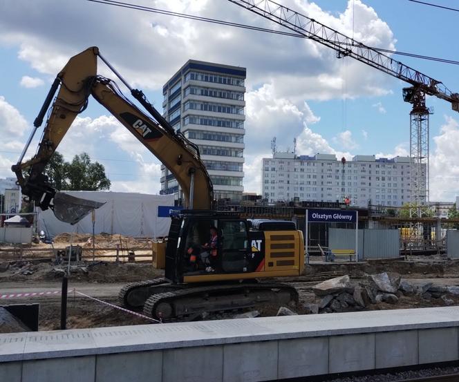 Trwają prace na stacji Olsztyn Główny. Pasażerowie korzystają już z przebudowanych peronów