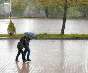 Burze z gradem i ulewne deszcze atakują. To nie wszystko! Fatalne prognozy