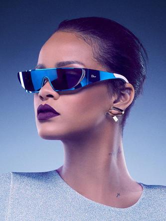 Rihanna w okularach Dior