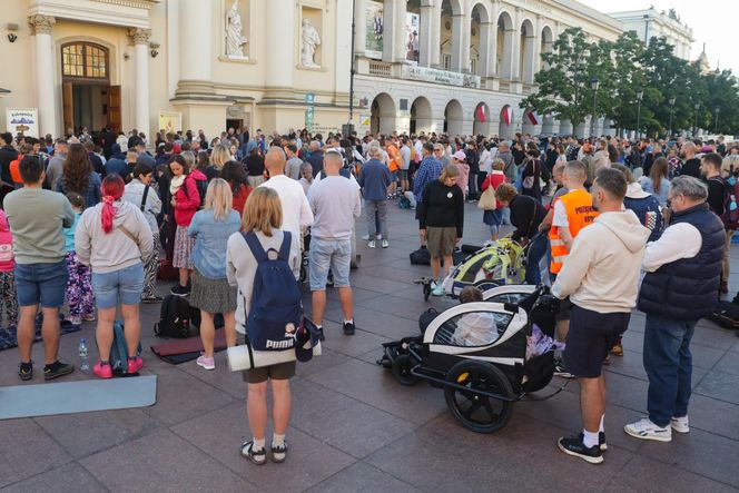 Uczestnicy 45. Warszawskiej Akademickiej Pieszej Pielgrzymki Metropolitalnej na Jasną Górę