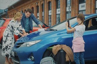 M jak miłość odc. 1820.  Dima (Michaił Pszeniczny), Julia (Marta Chodorowska), Nadia (Mira Fareniuk)