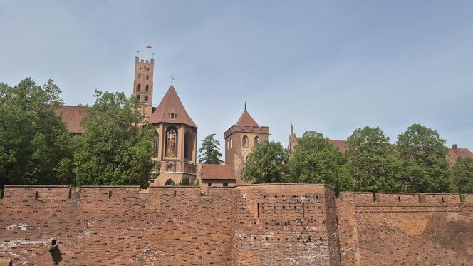 Ten pieszy szlak turystyczny ma ponad 250 km. Z Olsztyna można dojść nim aż do Torunia