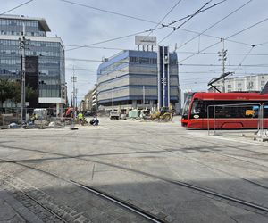 Tramwaje wróciły na Rynek w Katowicach. A to wciąż plac budowy