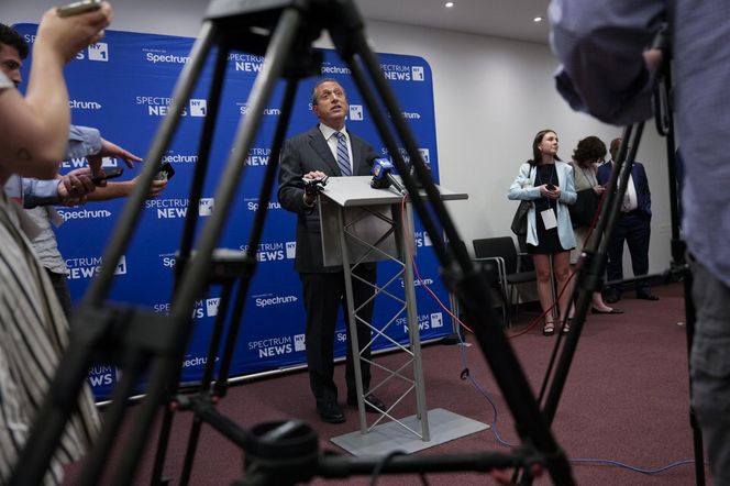 Nowojorski rewident aresztowany przez ICE!