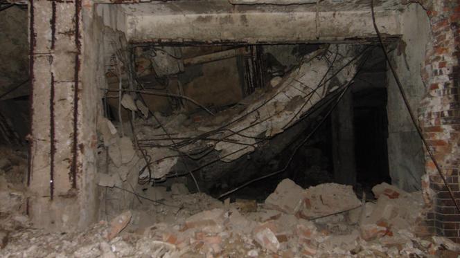 Wyburzona chłodnia kominowa