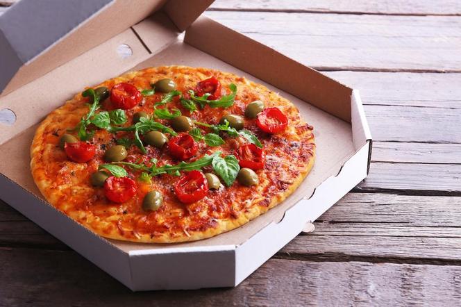 Gdzie wyrzucić karton po pizzy? Większość osób robi to źle  