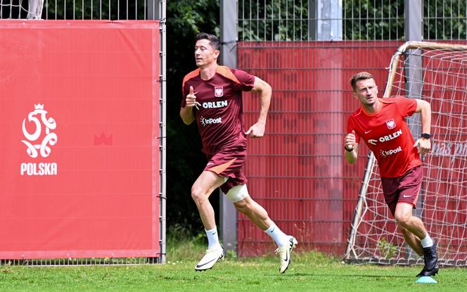 Lewandowski trenuje z bandażem na nodze