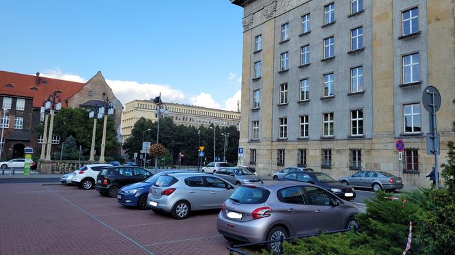 Plac Sejmu Śląskiego 