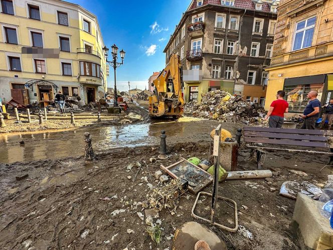  Powódź w Kłodzku. Ołtarze pływały w kilku metrowej wodzie. "Ta powódź była najgorsza"