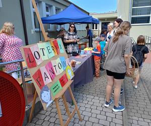 Nowa ławka Gaudiego została uroczyście odsłonięta podczas Pikniku Rodzinnego 2024 w siedleckiej Jedynce