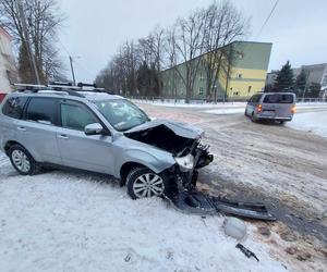 Kraksa na rondzie przy SP nr 11 w Starachowicach