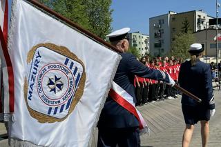 W Giżycku ruszył sezon letni. Kiermasz, rękodzieło i… pływający czołg [ZDJĘCIA]
