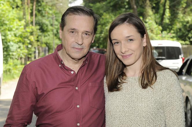 Barwy szczęścia po wakacjach 2015. Zenek Grzelak (Jan Pęczek), Justyna (Lidia Sadowa)