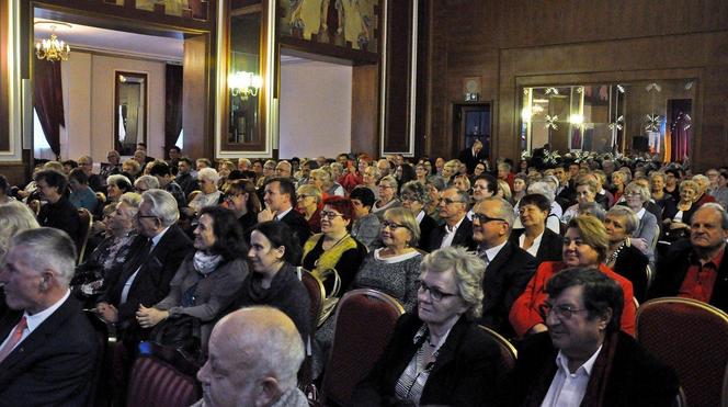 Bydgoscy tenisiści pomagają Światłowni! Przekazali na licytację rakietę z podpisem Agnieszki Radwańskiej