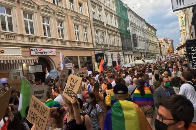 Ponad tysiąc osób na manifestacji Poznań broni tęczy, ale bez prezydenta Poznania!