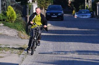 Przesiadł się na rower elektryczny