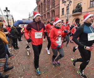 21. edycja Festiwalu Biegów Świętych Mikołajów w Toruniu. 2000 uczestników na starcie