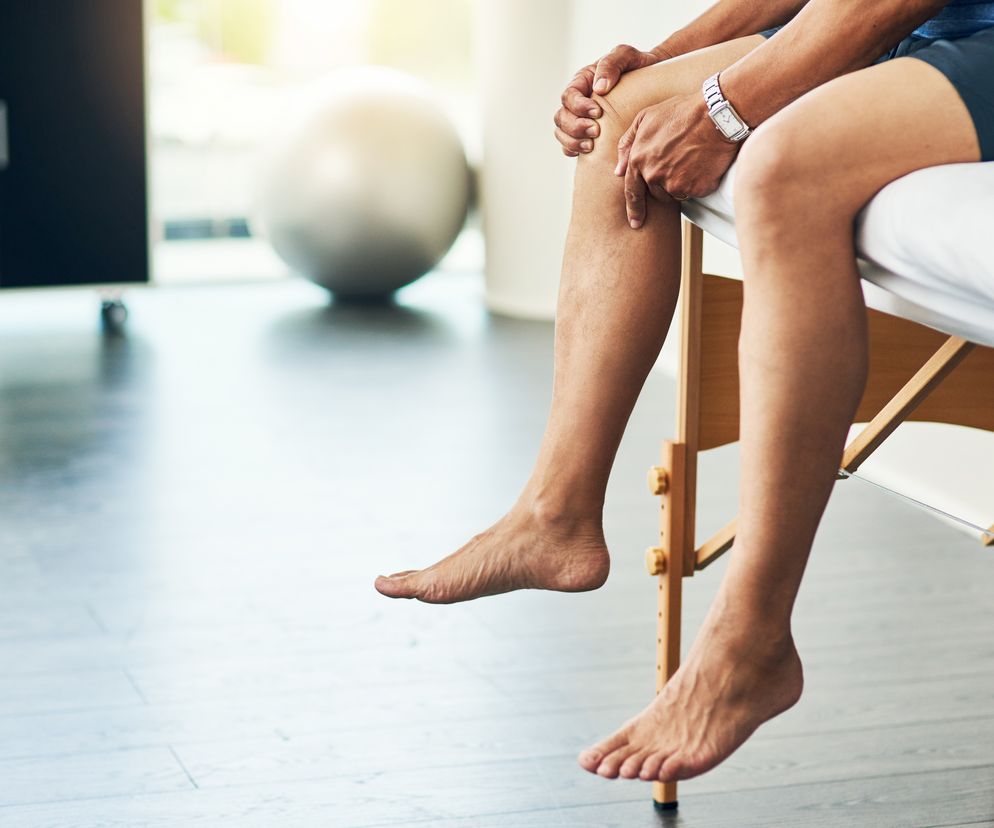 Ból nóg może być objawem rzadkiego raka. Uważać muszą mężczyźni