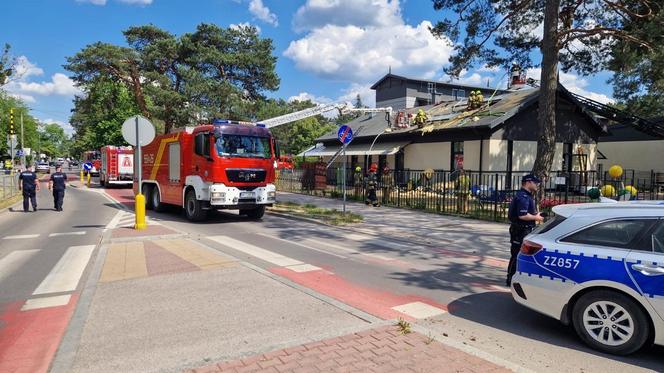 Pilna ewakuacja szkoły, na stołówce wybuchł pożar! Dziesiątki strażaków w akcji