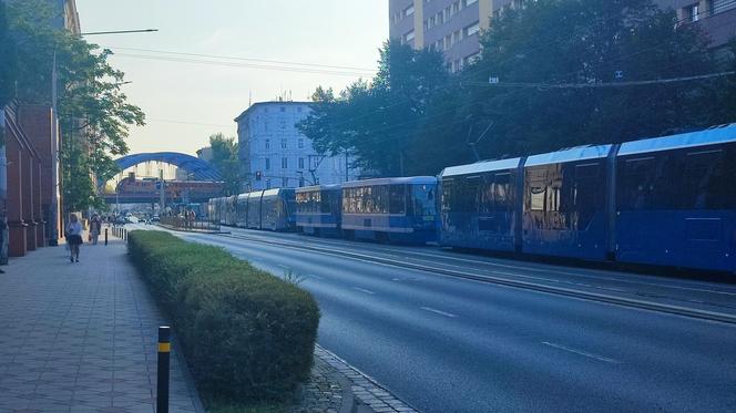 Poranny armagedon na Grabiszyńskiej we Wrocławiu. Ludzie jadą do pracy i szkoły, a tu remonty