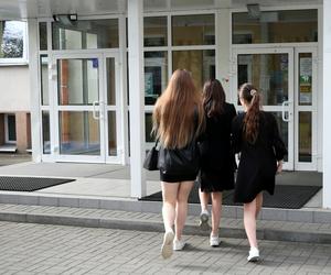 Matura ustna z angielskiego 2023 - przydatne zwroty. Co należy powtórzyć?