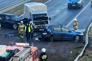 Totalna demolka pod Kołobrzegiem. Zmasakrowane auta i wielu rannych!