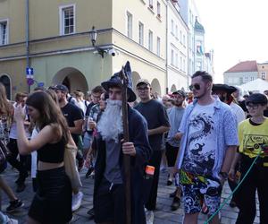 Igry 2024. Barwny korowód studentów przeszedł ulicami Gliwic