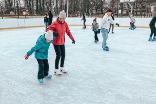 Lodowisko w Czerwionce-Leszczyny oficjalnie otwarte. Mieszkańcy mogą oddać się zimowej zabawie