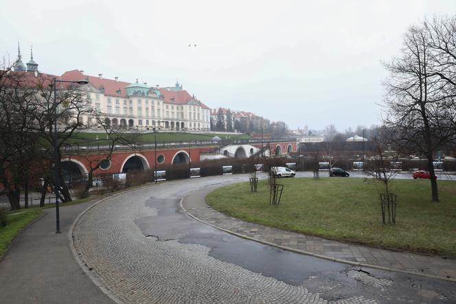 Przygotowania do przemówienia Joe Bidena w Arkadach Kubickiego