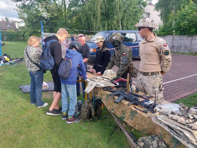 Przedstawienie grupy rekonstrukcyjnej podczas pikniku w Sosnowcu