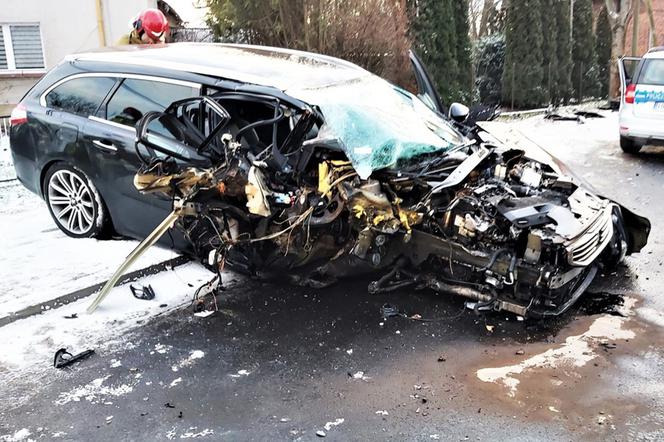 Wjechał w drzewo pod wpływem narkotyków