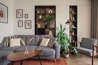 Mieszkanie w stylu retro z czarno-białą kuchnią