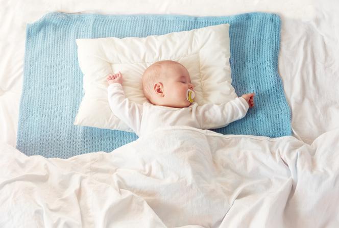 Ile powinno spać niemowlę? Dowiedz się wszystkiego o śnie swojego maluszka