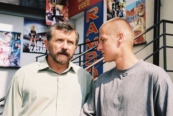 Grał ojca Zduńskich w M jak miłość. Po latach Cezary Morawski nie pozostawił suchej nitki na pracy z Mroczkami na planie serialu - ZDJĘCIA