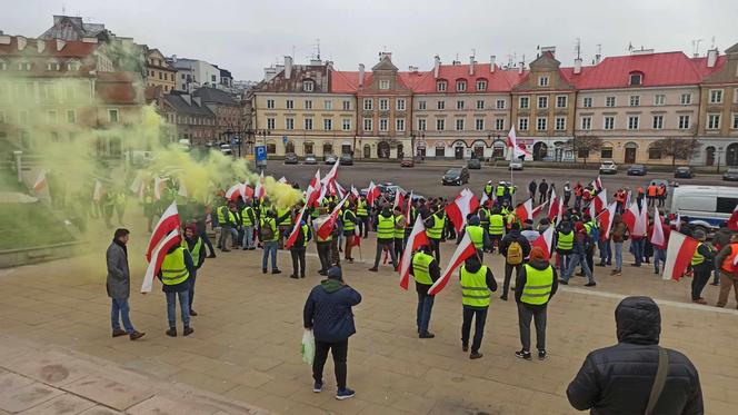 Rolnicy w Lublinie rozpoczęli przemarsz. Mamy zdjęcia!