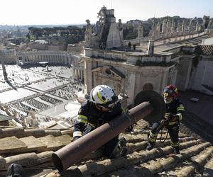 Przygotowania do konklawe 2025 w Kaplicy Sykstyńskiej