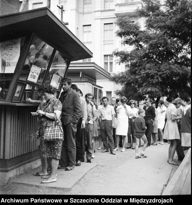 QUIZ PRL. Gdy cała Polska marzyła o szóstce. Pamiętasz te kolejki i bębnowe maszyny?