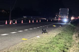 Horror na dk 92. Ciężarówka zmiotła pieszego. 30-latek walczy o życie w szpitalu