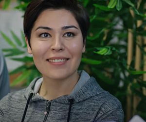 Czarna z telenoweli Emanet prywatnie 