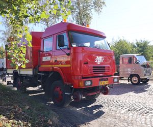 Zlot pojazdów zabytkowych na terenie dawnej Fabryki Samochodów Ciężarowych w Lublinie