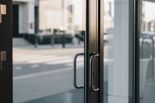 Zuchwałe kradzieże w Pszczynie. Jak złodzieje pustoszą sklep z elektroniką?