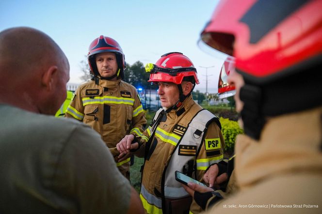 Pożar akumulatorowni na poddaszu zakładu przetwórstwa drobiu w Kawle