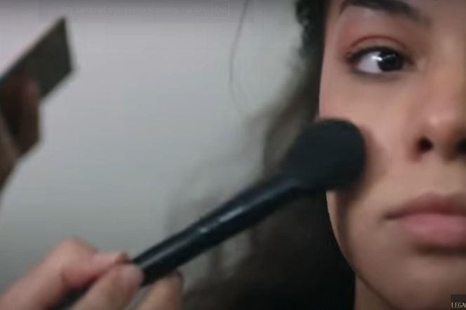 Duygu zaangażuje się w metamorfozę Yasemin 