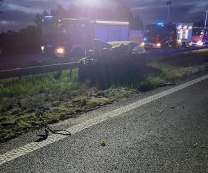 Stemplew. Śmiertelny wypadek na A2. W karambolu zginęła kobieta, wiele osób rannych [ZDJĘCIA].