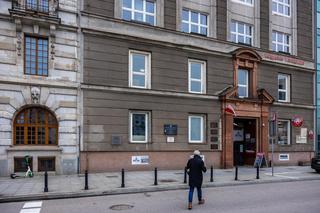 Zobacz najbrudniejsze warszawskie budynki - zdjęcia. Wypiękniałyby, gdyby je umyć