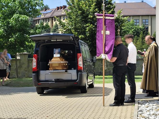 Ostatnie pożegnanie Katarzyny, która zginęła z rąk męża