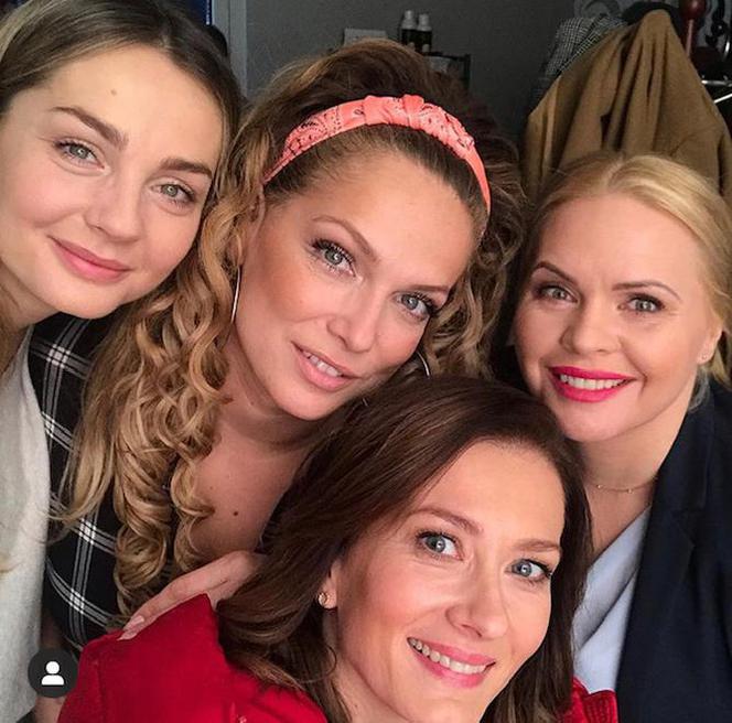 Przyjaciółki, 15 sezon: Anka (Magdalena Stużyńska), Patrycja (Joanna Liszowska), Inga (Małgorzata Socha), Zuza (Anita Sokołowska) 